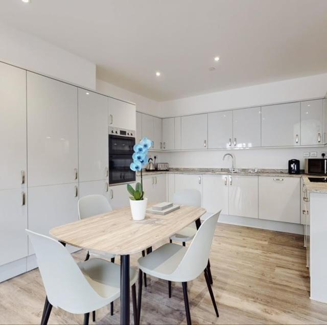 Spacious Two Bedroom Apartment With Valley Views Abertillery Екстериор снимка