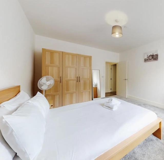 Spacious Two Bedroom Apartment With Valley Views Abertillery Екстериор снимка