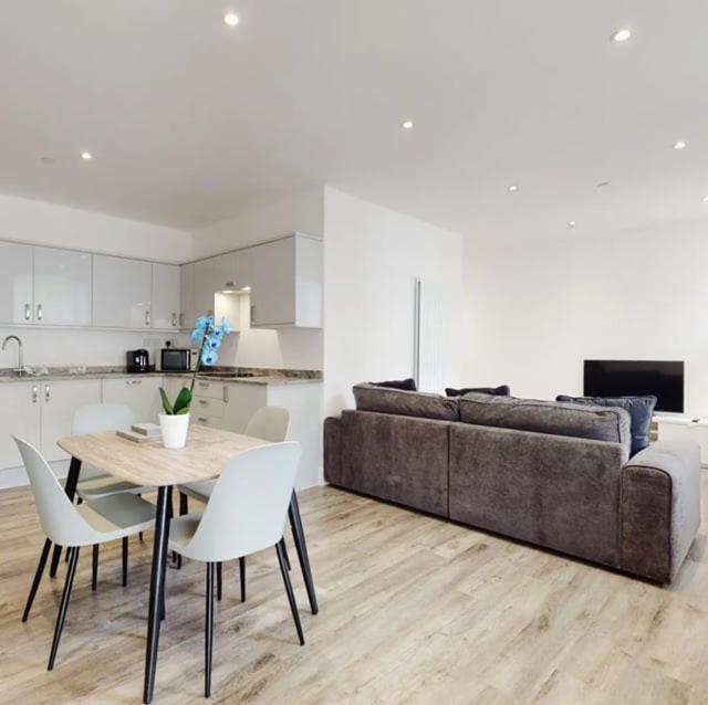 Spacious Two Bedroom Apartment With Valley Views Abertillery Екстериор снимка