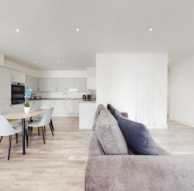 Spacious Two Bedroom Apartment With Valley Views Abertillery Екстериор снимка