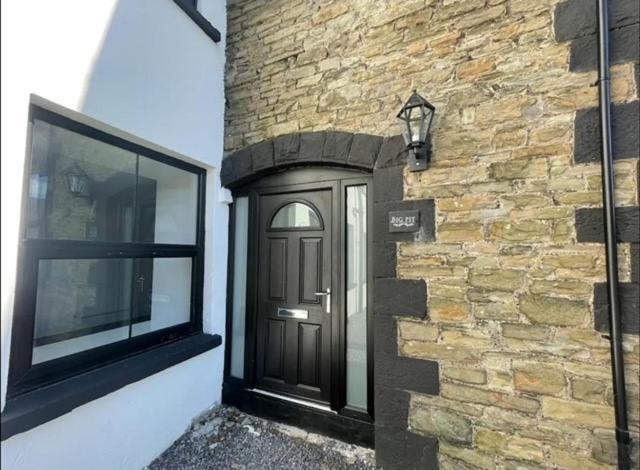 Spacious Two Bedroom Apartment With Valley Views Abertillery Екстериор снимка