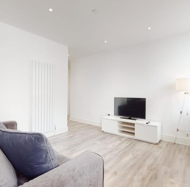 Spacious Two Bedroom Apartment With Valley Views Abertillery Екстериор снимка