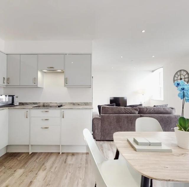 Spacious Two Bedroom Apartment With Valley Views Abertillery Екстериор снимка